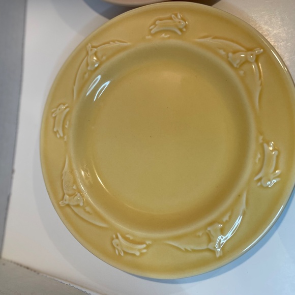 Hallmark 4 pastel Easter dessert salad plates - Picture 4 of 6